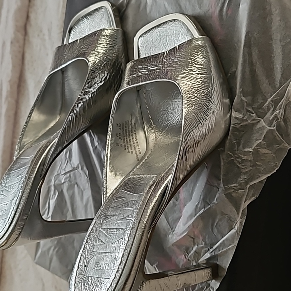 Shoes - Picture 6 of 8